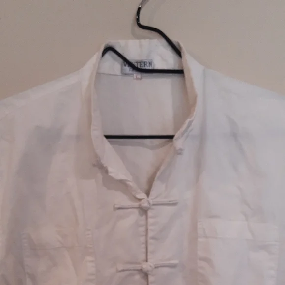 White SS Shirt with Mandarin Collar and traditional frog button closures. - Picture 4 of 11